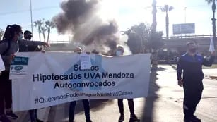 protesta deudores créditos UVA Mendoza
