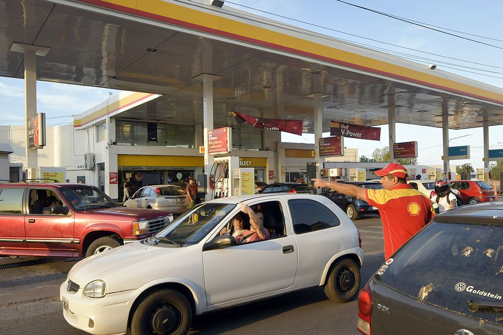 Shell aumentó entre 15% y 16% sus combustibles en todo el país: cuánto cuesta el litro en Mendoza. Foto: Orlando Pelichotti / Los Andes.
