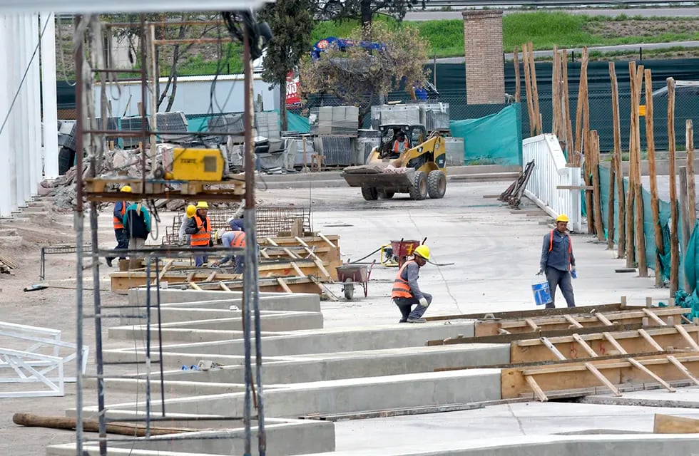 La construcción tuvo una fuerte caída en marzo en el país, según el Indec. Foto: Los Andes