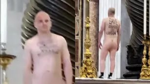 hombre protestó desnudo en la Basílica de San Pedro