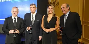 Martín Etchevers, Horacio Rosatti, Carolina Losada y Guillermo Francos, en la cena anual de ADEPA. Foto Marcelo Carroll.