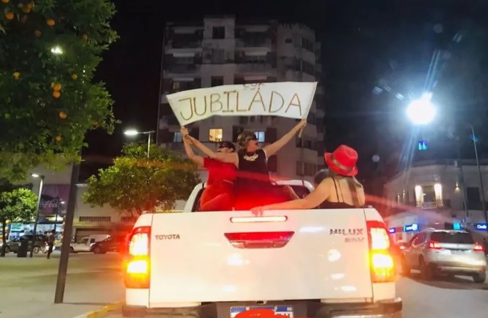 La mujer compartió su alegría por las calles de la capital tucumana.