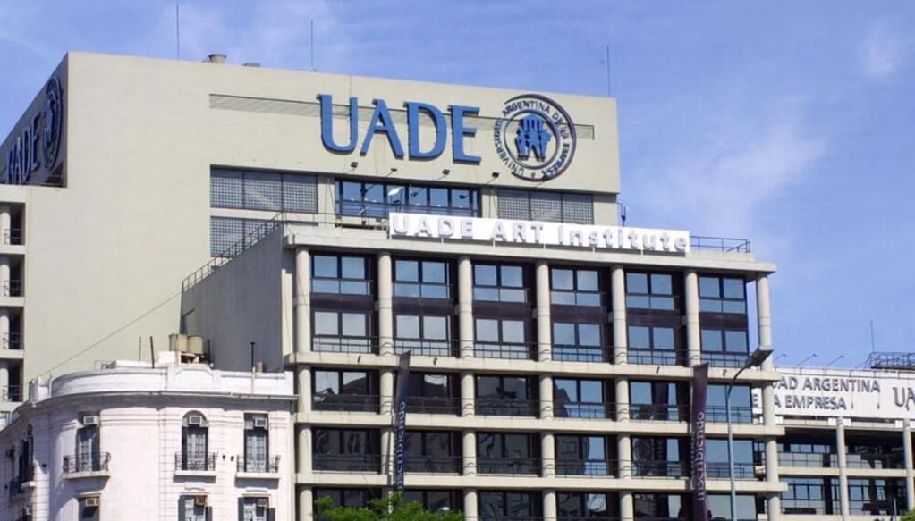 La Universidad Argentina de la Empresa es una universidad privada en Buenos Aires, Argentina. Fue fundada en 1957 por la Cámara Argentina de Sociedades Anónimas. Tiene campus en Buenos Aires y en Costa Argentina, así como sedes académicas en los barrios de Recoleta y Belgrano.