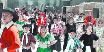 La escuela de danza, surgida hace 45 años en el barrio mendocino, recibió ayer un reconocimiento por parte del Ministerio de Cultura de la N