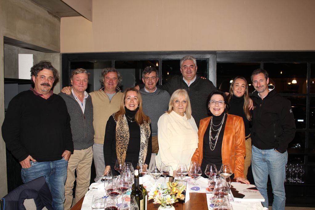 Un grupo de jurados disfrutó de la deliciosa cena en Martino Wines.