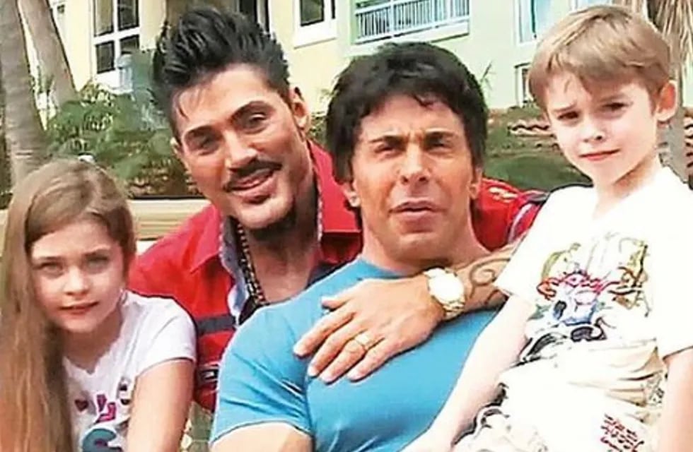 Ricardo Fort y Gustavo Martínez junto a Martita y Felipe. (Instagram)