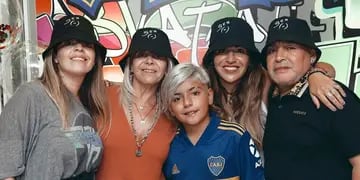 Gianinna Maradona compartió en las redes una foto de su papá, su mamá y su hermana en motivo de la celebración del cumple de su hijo. 