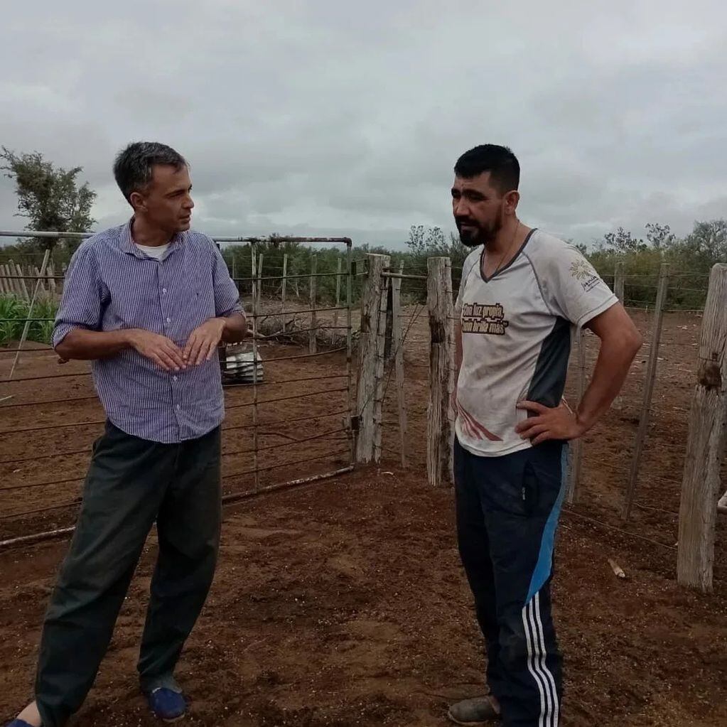 Ramiro Blanco, candidato a intendente de La Paz en una visita a productores.