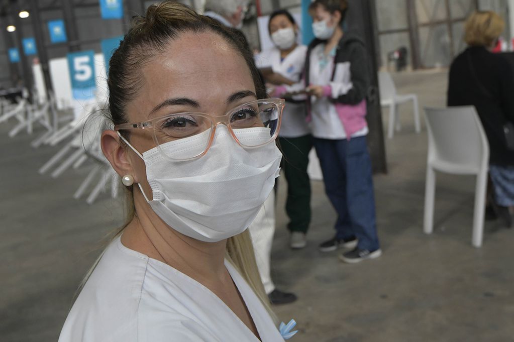 Celeste Echegaray (34 ), enfermera encargada de diseñar la actividad diaria de todo el vacunatorio