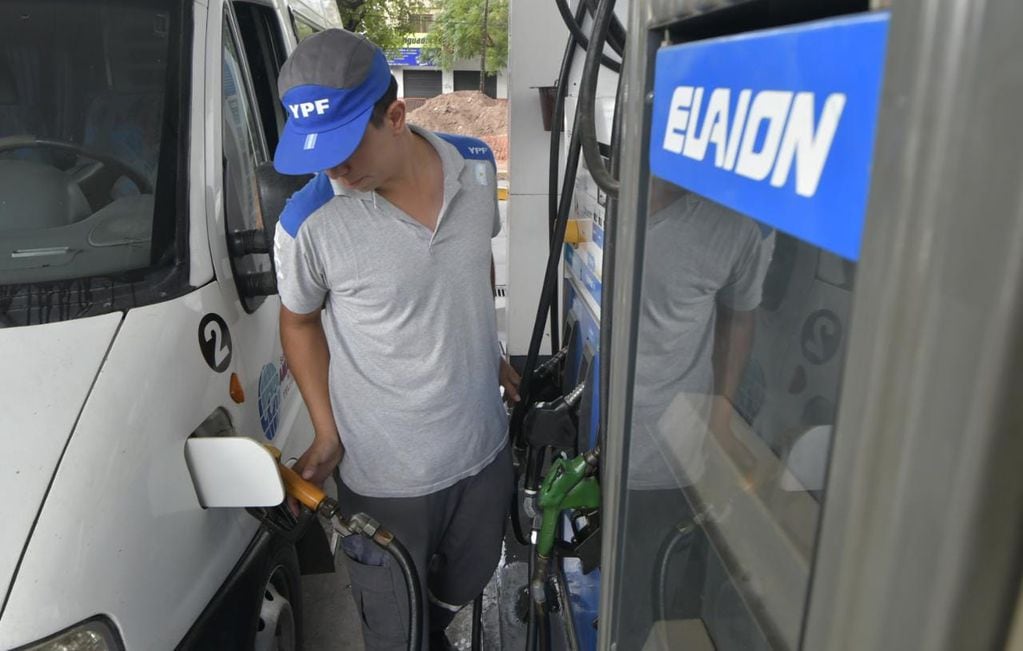 YPF aumentó los precios de sus combustibles por cuarto mes consecutivo: los valores en Mendoza. / Foto: Orlando Pelichotti