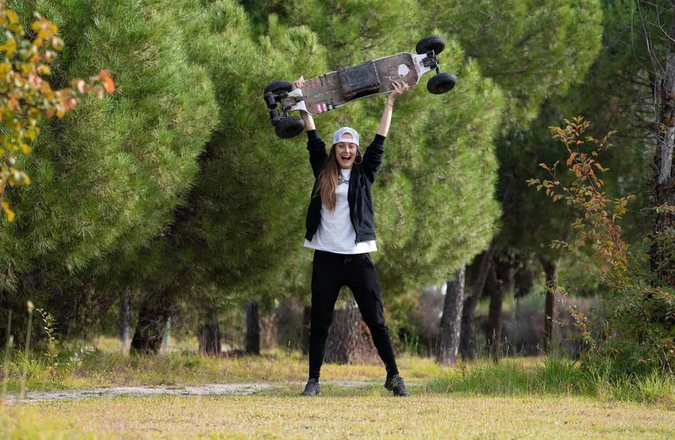 La influencer participará de una campaña de promoción turística y recorrerá la provincia en su skateboard. Gobierno de Mendoza.