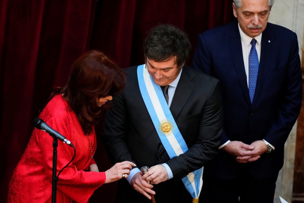 Cristina Kirchner y Javier Milei en diciembre pasado, durante la asunción (AP)