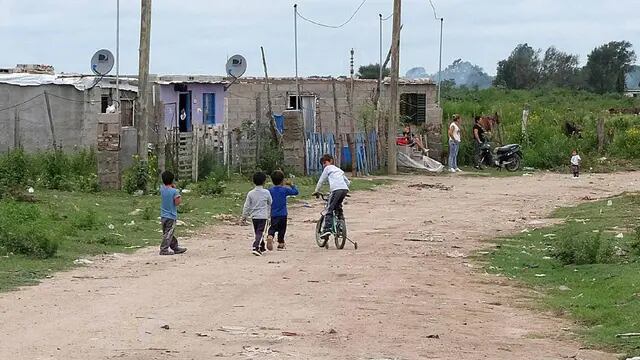 POBREZA. Para Unicef, el 30% de los niños en Argentina es pobre (La Voz / Archivo).