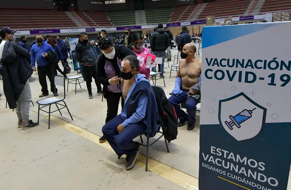 Uno de los problemas es que hay un segmento que prefiere no recibir la vacuna y por ello ni siquiera se inscribe. Foto: Orlando Pelichotti / Los Andes