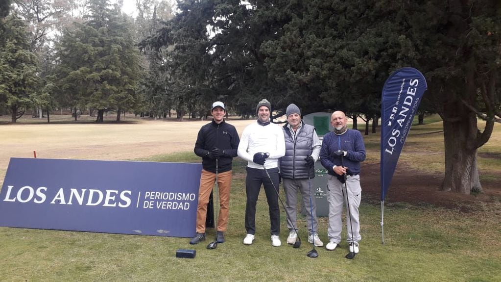 Disfrutando del Club Golf Andino, este grupo de golfistas sonrió para la cámara de Los Andes 