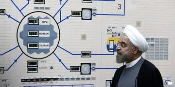 El presidente iraní, Hasan Rohani, de visita en la central nuclear iraní Bushehr en 2015