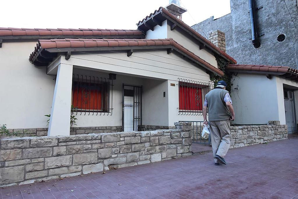 La residencia de adultos mayores funcionaba en calle Perito Moreno sin habilitación municipal ni provincial / Foto: Mariana Villa