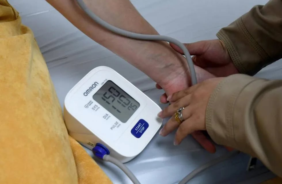 Las mediciones exactas de la presión arterial son esenciales para controlar la hipertensión porque una determinación imprecisa puede afectar de forma significativa el diagnóstico y el tratamiento. (Télam)