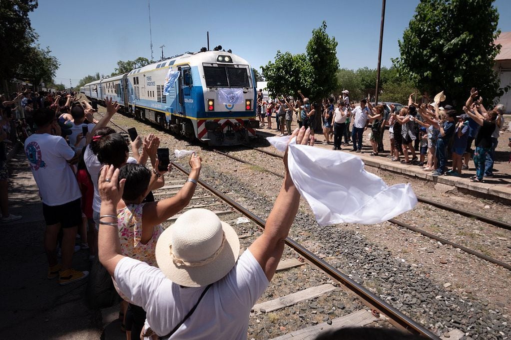 El tren de pasajeros ya no llega hasta Mendoza y los pasajes se venden desde y hasta Justo Daract. Foto: Ignacio Blanco / Los Andes