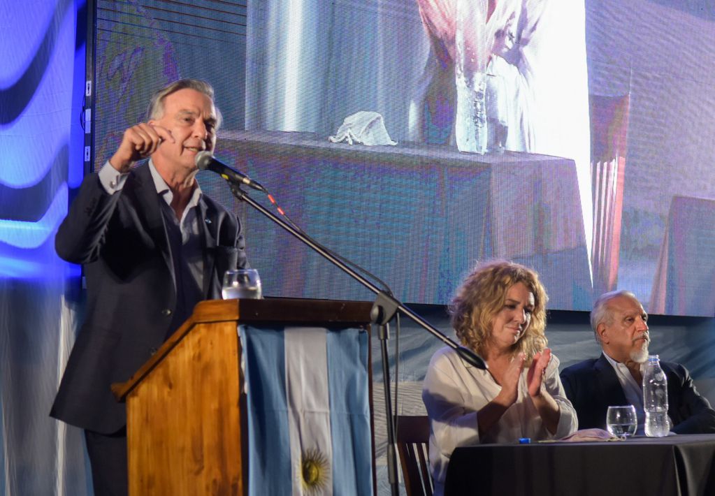 Pichetto encabezó el acto en el predio Los Indios del Club de Rugby San Miguel, junto con Joaquín De la Torre y Claudia Rucci, para presentar "peronismo republicano".