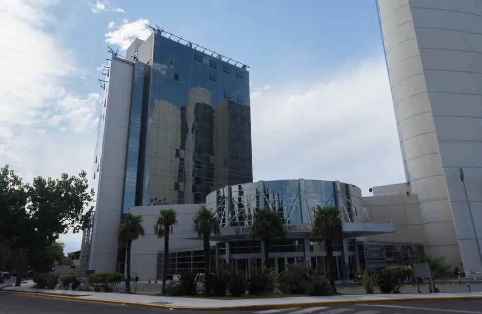 Una parte del ahora ex hotel Intercontinental será utilizado por el hospital Italiano para ampliar su capacidad de camas para pacientes con Covid-19. Foto  : Orlando Pelichotti/ Los Andes
