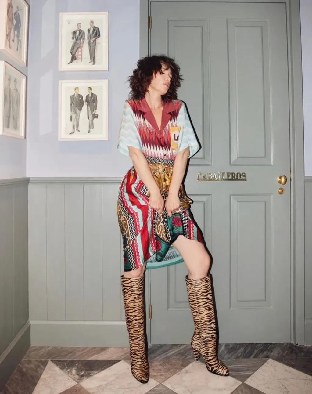 Natalia Oreiro posó con un vestido multicolor y cautivó las redes sociales.