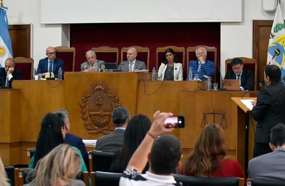 La Suprema Corte de Justicia de la provincia de Mendoza aumentó los sueldos de los siete ministros. Foto: Orlando Pelichotti
