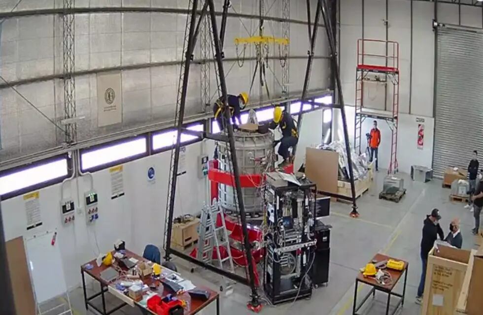 Instrumento en la montura de prueba, en el laboratorio de integración de la CNEA Regional Noroeste (Salta).