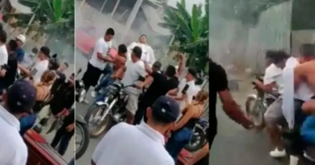 Homem joga moto do alto de um guindaste. #viral #videosimpresionantes