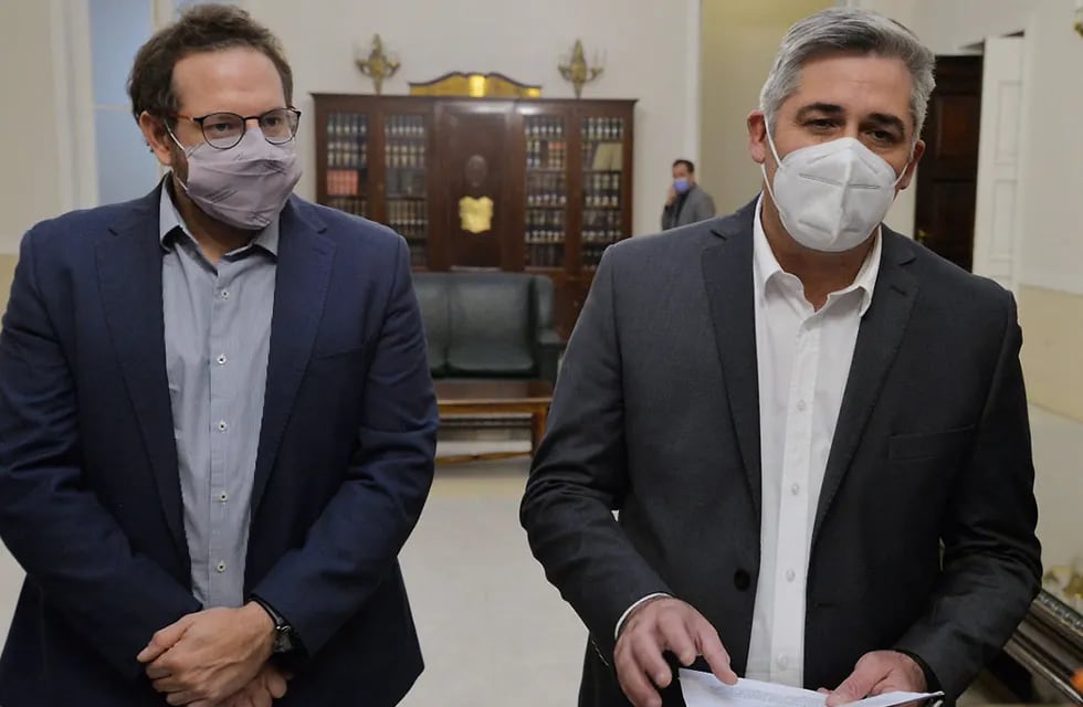 El senador Lucas Ilardo, y el diputado Germán Gómez, ambos del PJ, caldearon los ánimos en la Legislatura. / Foto: Los Andes