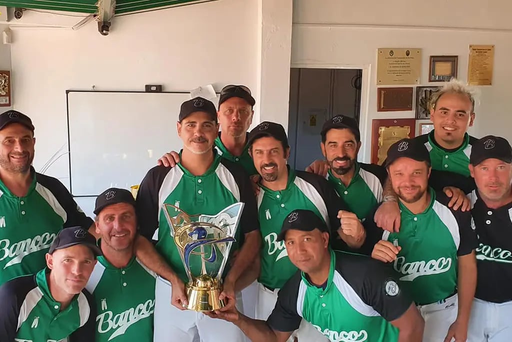 Equipos de Banco Mendoza (2) y de Capital Softbol lograron experiencia y reconocidos puestos en la XXI edición del campeonato en Entre Ríos.