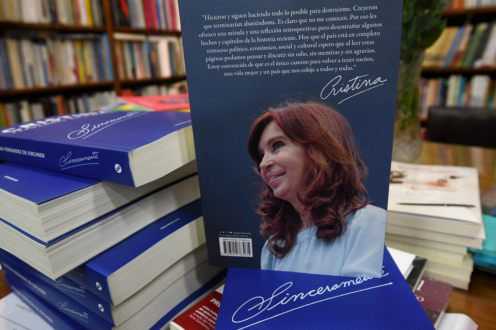 El libro de Cristina Kirchner llegó a Mendoza y se agotó en minutos