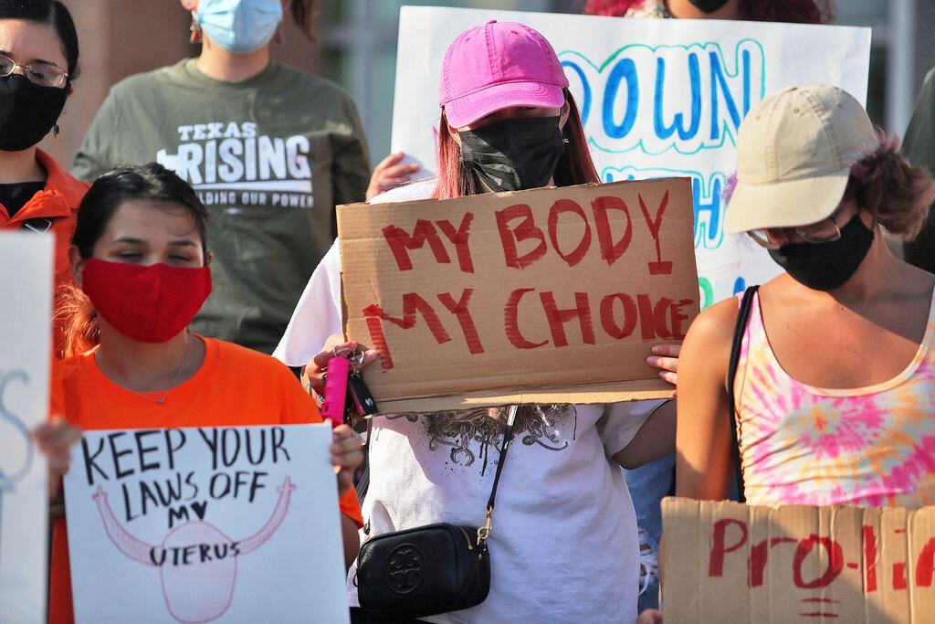 Texas y dos leyes polémicas: reducen el tiempo para abortar y permiten llevar armas en público sin licencia
