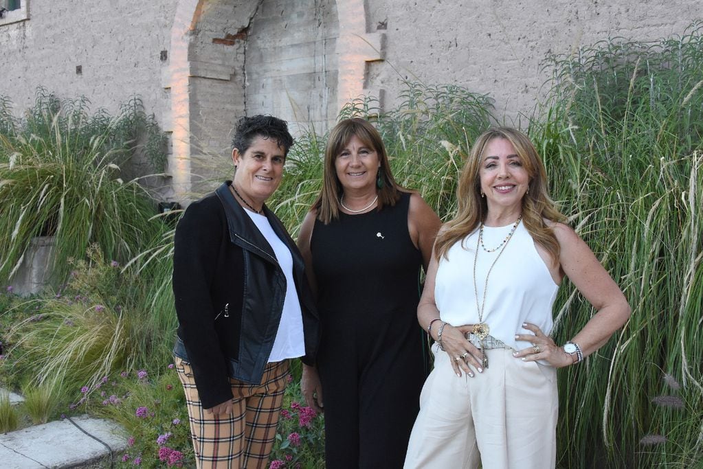 Luz Castro, Nancy López y Adriana Martínez.
