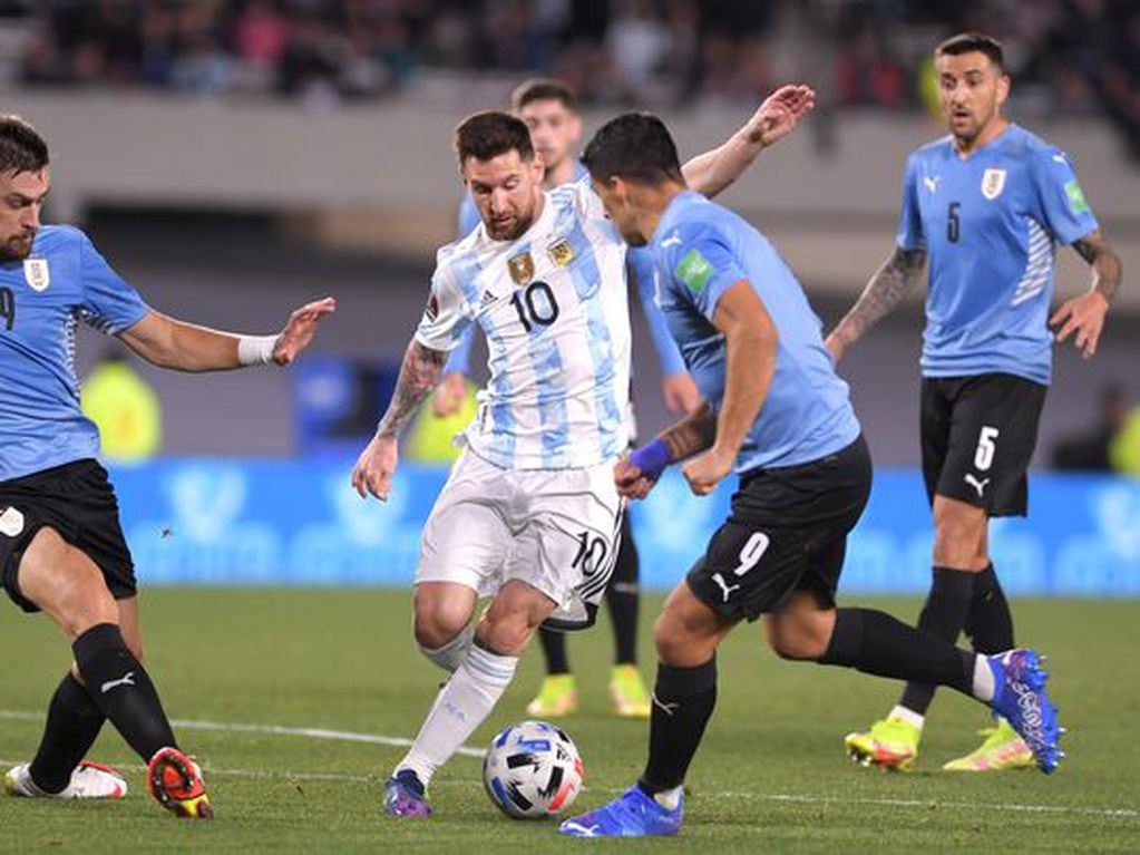 Argentina juega contra Uruguay a partir de las 20.00. 