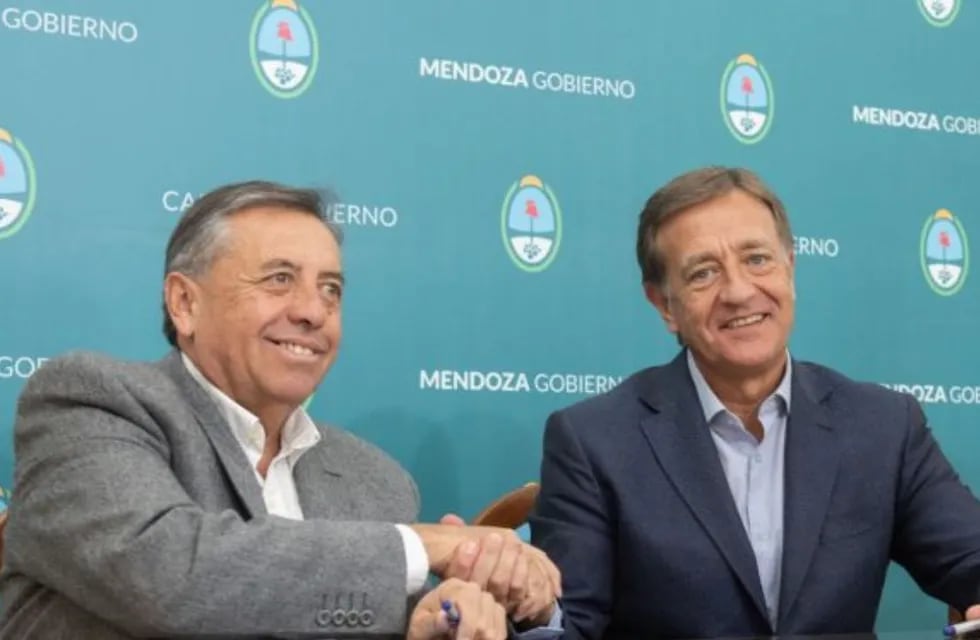 Sergio Marinelli, titular de Irrigación junto al gobernador Rodolfo Suárez luego de la firma del convenio por $1000 millones para obras.