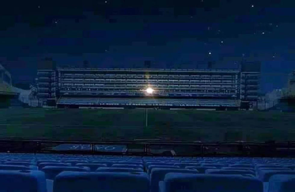 El palco del 10 ilumina toda la Bombonera. Habrá un gran homenaje a Maradona el próximo domingo. / Gentileza.