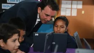 Entregaron más de 900 computadoras para 31 escuelas de Godoy Cruz