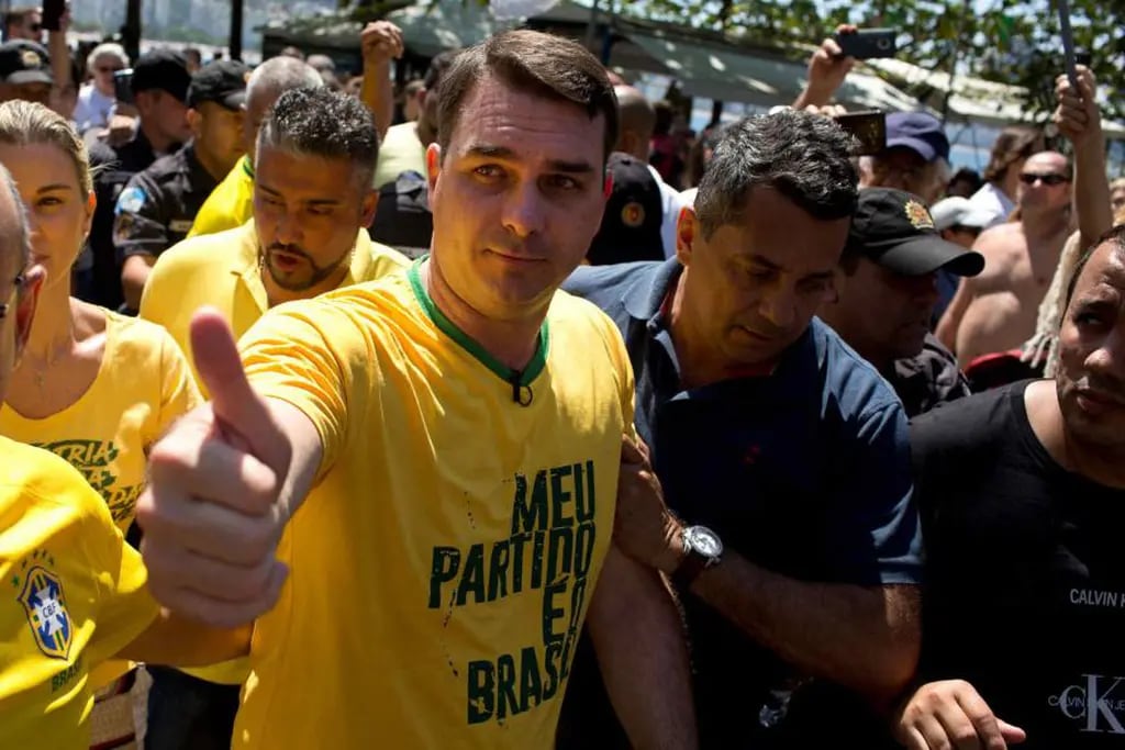 El polémico tuit de Flavio Bolsonaro tras la derrota de su padre en las elecciones