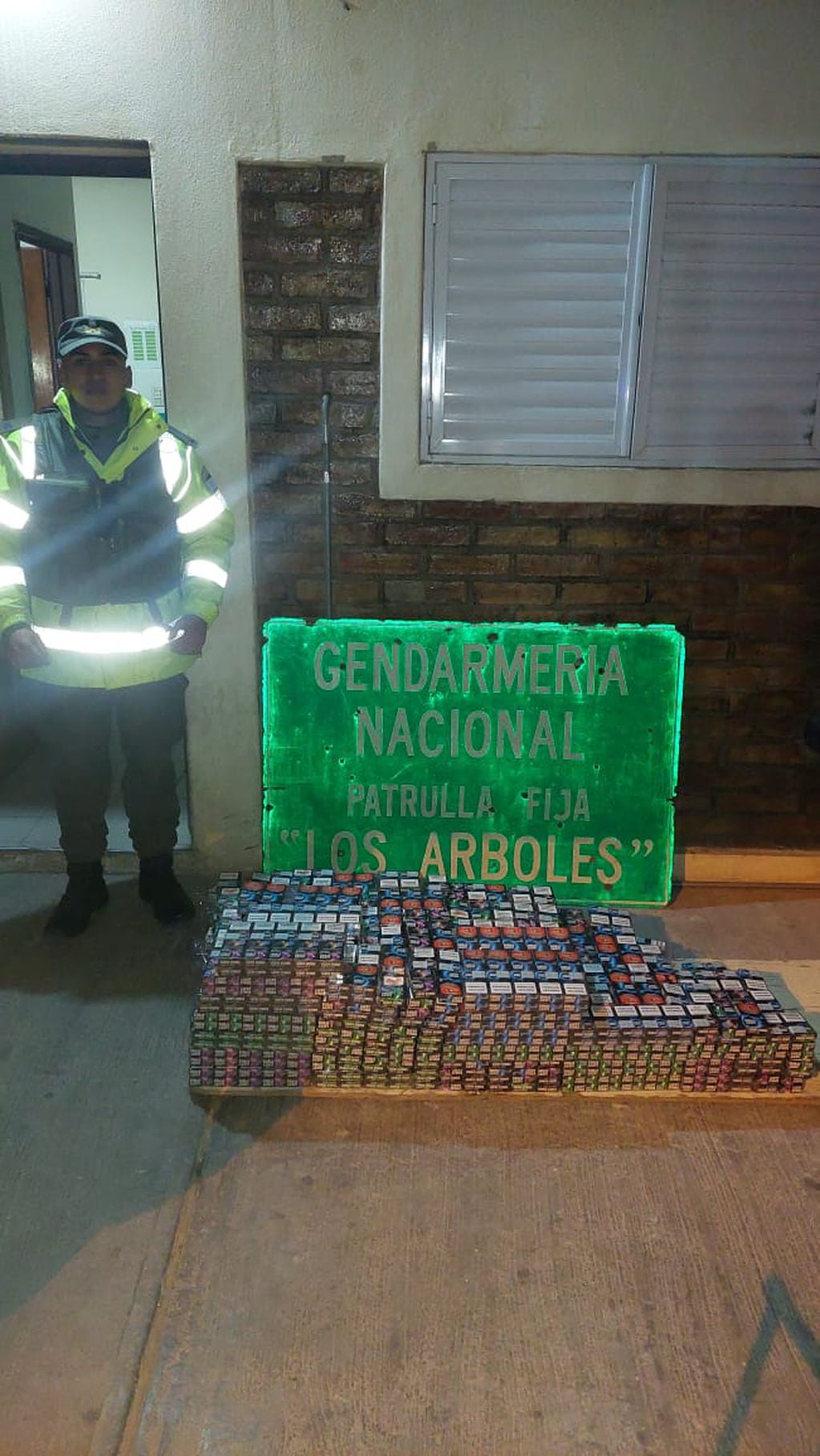 Los cigarrillos decomisados por Gendarmería.