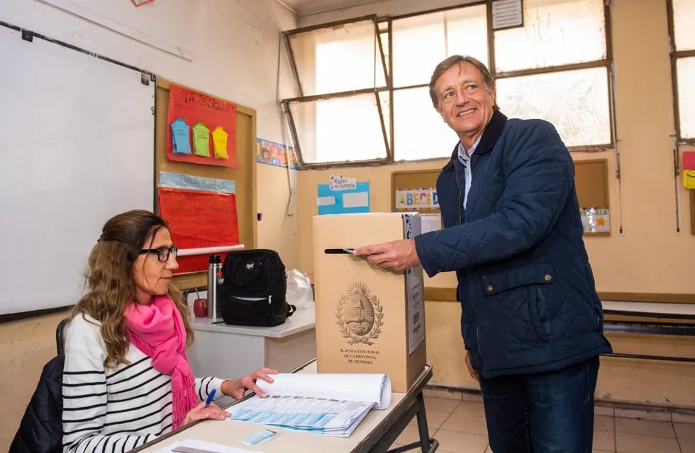 Rodolfo Suárez votó y habló sobre el desarrollo de la campaña electoral: “Se han dicho muchas mentiras”. Foto: Gentileza.