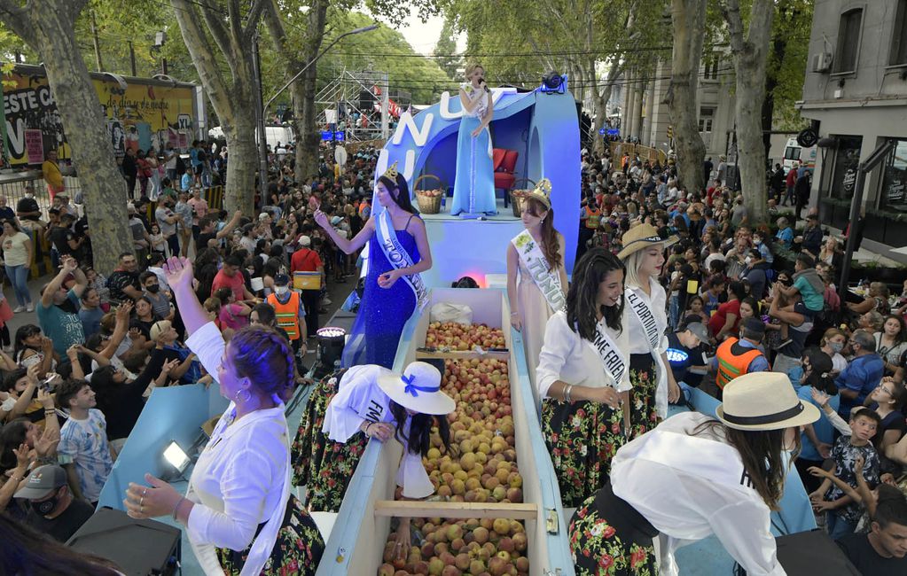 El Carrusel es uno de los desfiles más convocantes. Foto: Orlando  Pelichotti  / Los Andes