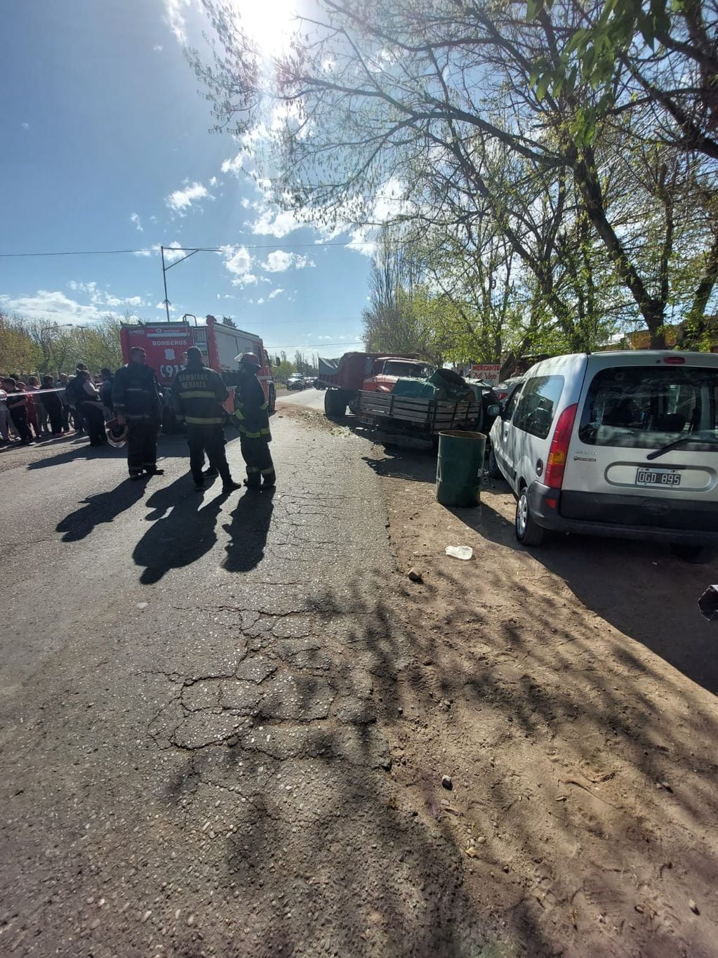 Un hombre murió luego del choque entre un camión y un Rastrojero. Gentileza Ministerio de Seguridad.