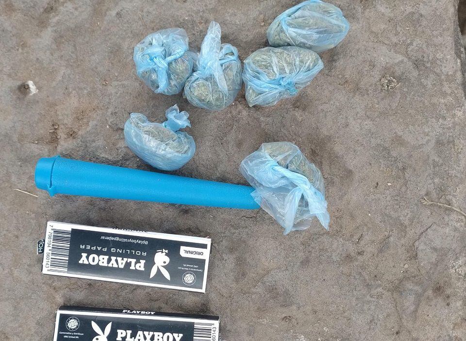 La droga incautada a dos pibes en la plaza Independencia. | Foto: Ministerio de Seguridad y Justicia