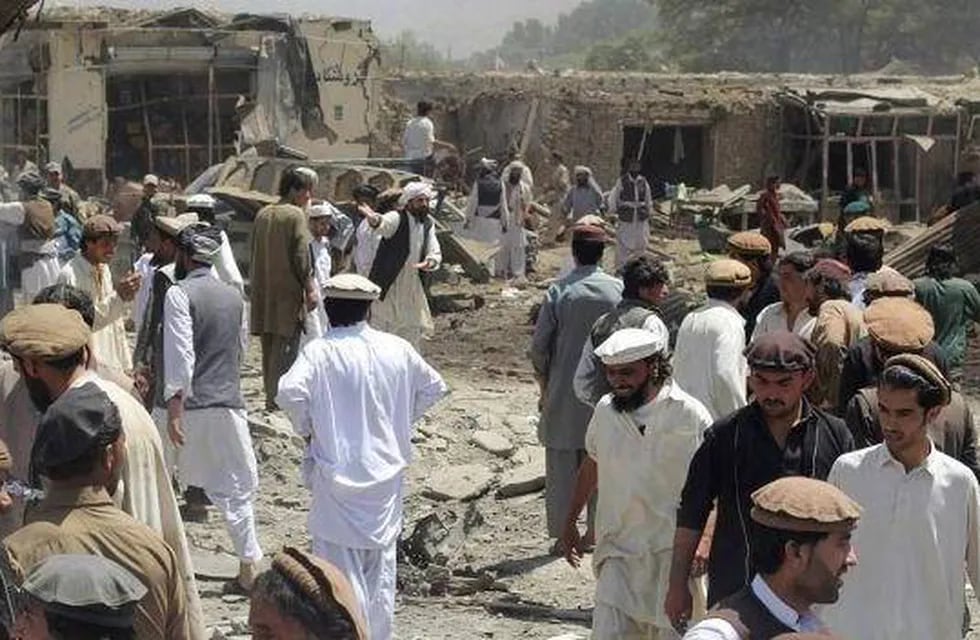 Un ataque suicida con un coche bomba dejó al menos 16 muertos en Afganistán