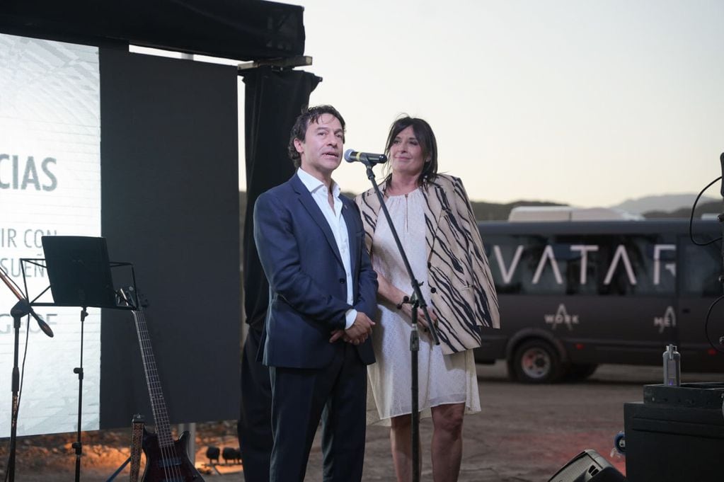 Los doctores Juan Carlos Grandín y Adriana Lotfi en el cóctel inaugural de Geof en Avatar Work.