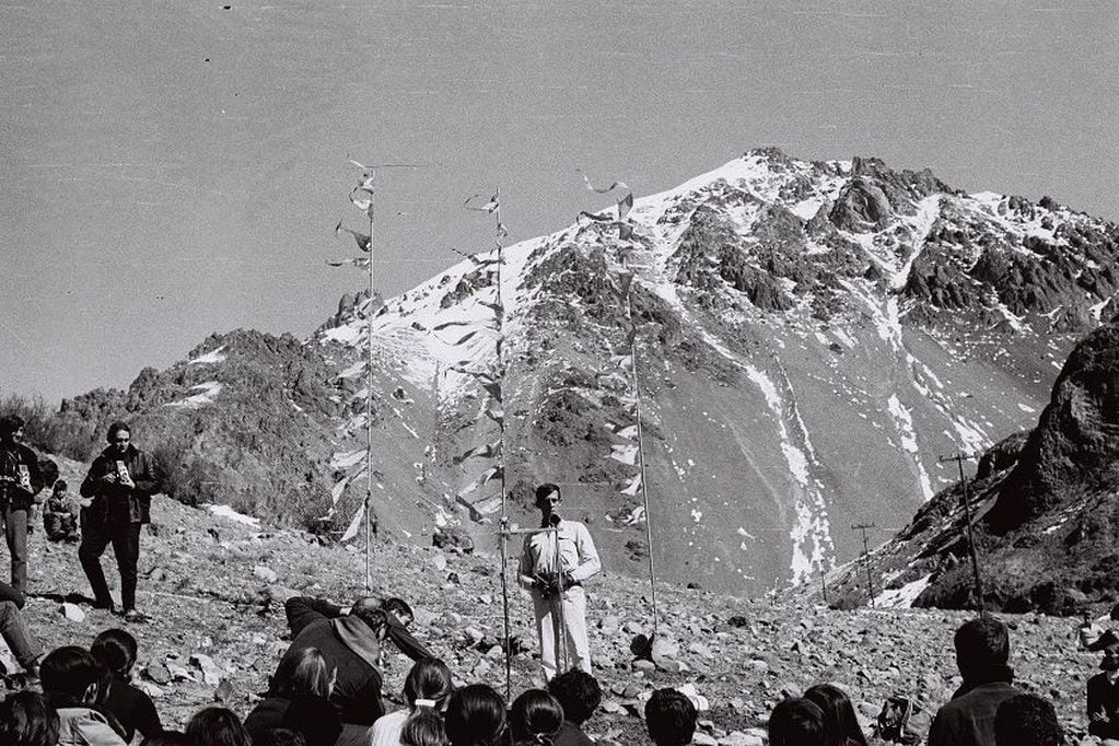 
El “Sabio de los Andes” dio su primer mensaje de paz en el Punta de Vacas, el 4 de mayo de 1969. | Archivo
   