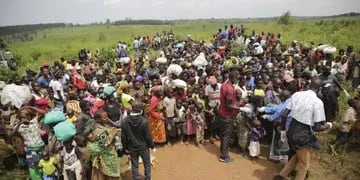 Miles de congoleños huyen a Uganda