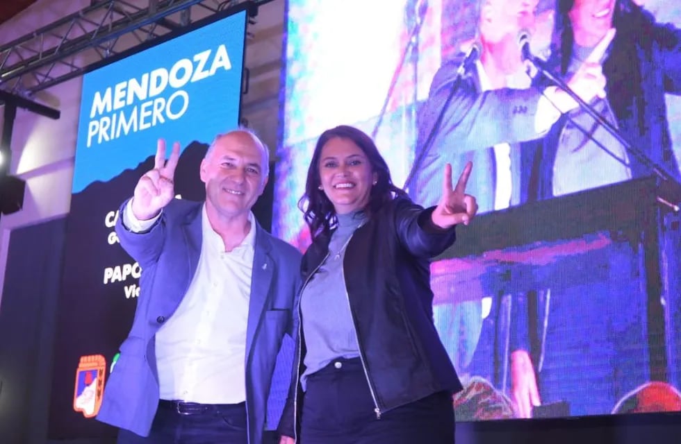 Los precandidatos a la gobernación por Avanza Mendoza: Guillermo Carmona y Liliana Paponet.