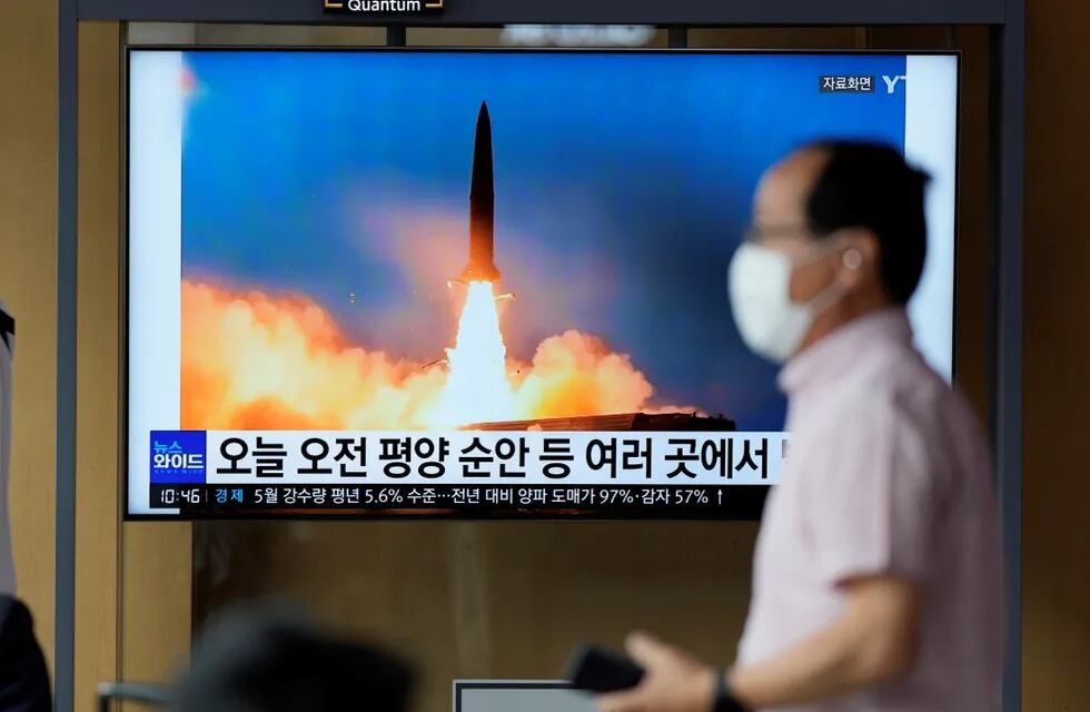 Hace meses que las dos Coreas intercambian lanzamientos de misiles, aunque ahora lo están haciendo casi en simultáneo (Foto AP / Lee Jin-man)